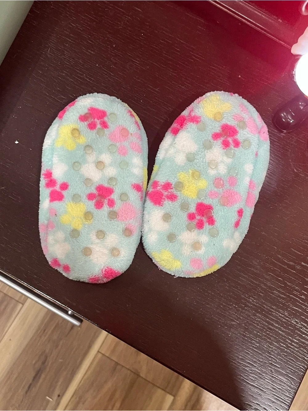 Girls' Light Blue Paw Print Plush Slippers with Character Patch